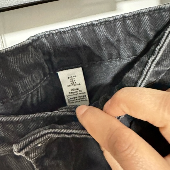 H&M Ultra High-Rise Wide Leg Black Jeans - Picture 2 of 2